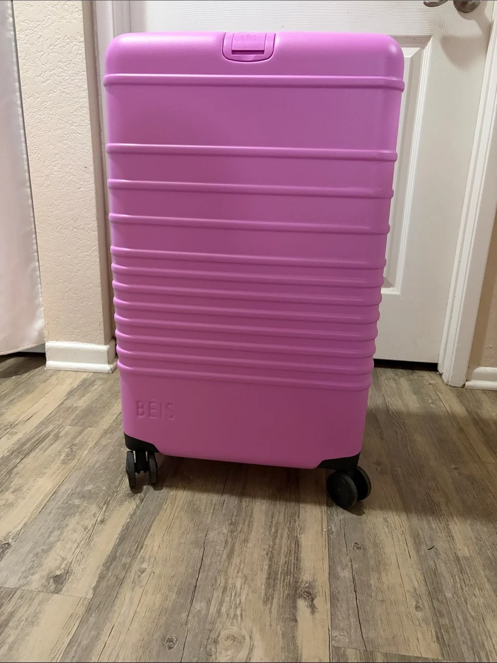 NWOT BEIS MÉDIUM BERRY PINK